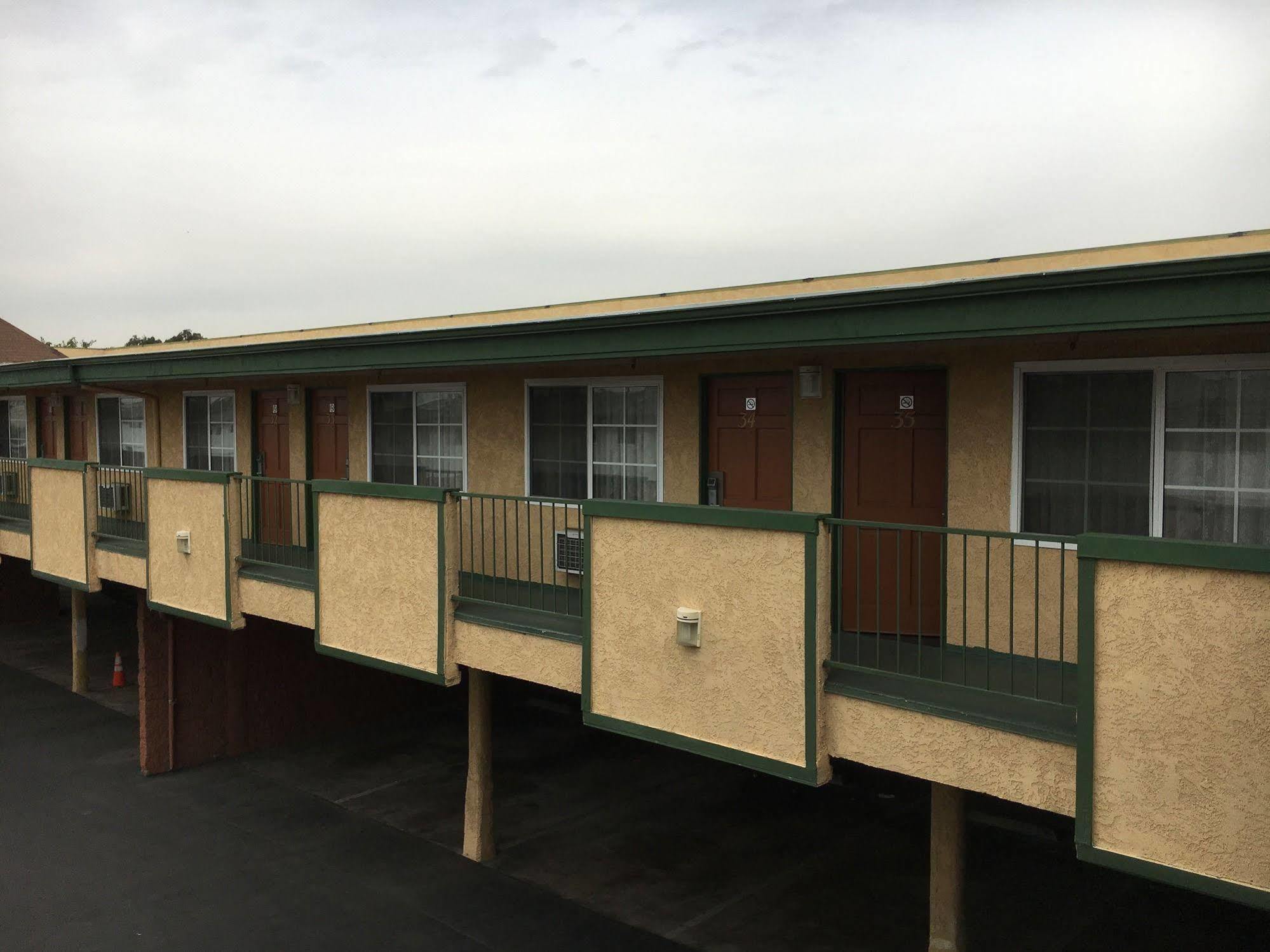 בלפלאוור Starlite Motel מראה חיצוני תמונה